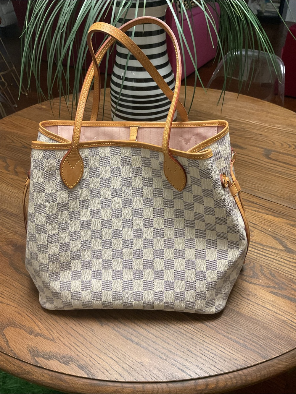 Louie Vuitton Azure MM Neverful bag.